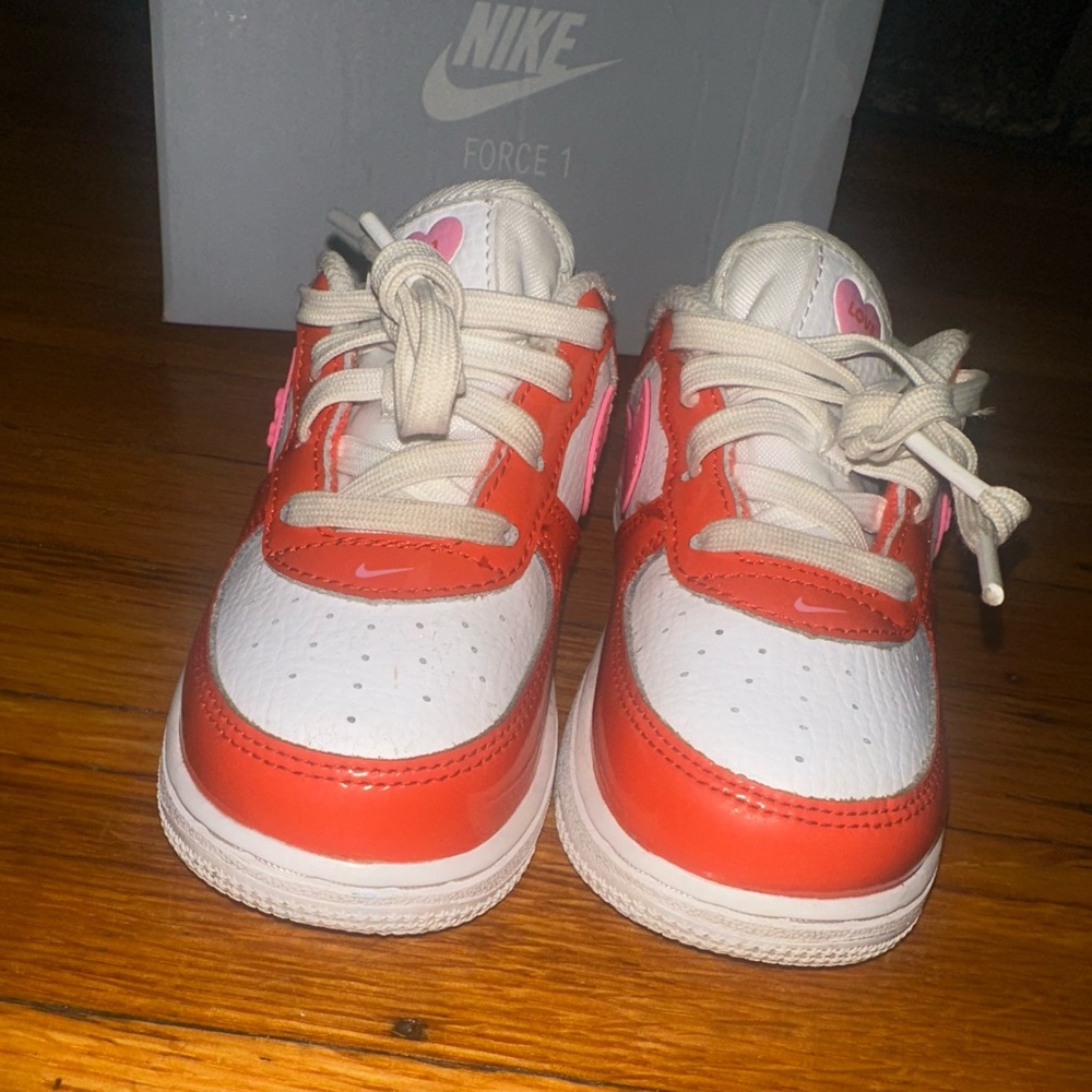 Nike Air Force One Valentine’s Day Size 8C - Picture 3 of 11